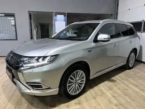 Mitsubishi Outlander PHEV Plus Spirit 4WD/Navi/360°Kamera/L