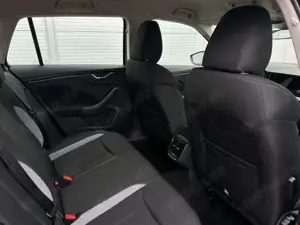 Skoda Kamiq 1.0 TSI 85kW Selection LED PDC SHZ AHK Bild 5