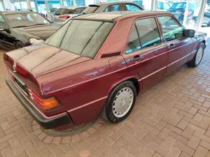 Mercedes-Benz 190 E Rosso Avantgarde Automatik Schiebedach Bild 5