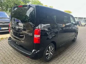 Toyota Proace Proace 2,2-l-D-4D L1 (7-Si.) Autm. Verso Lounge Bild 4