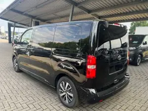 Toyota Proace Proace 2,2-l-D-4D L1 (7-Si.) Autm. Verso Lounge Bild 3
