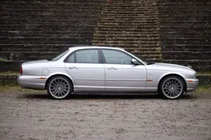 Jaguar XJR Top gepflegter XJR mit 3 Jahre Garantie Bild 3