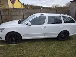 Skoda Octavia Combi 2.0 TDI DPF DSG RS Bild 2