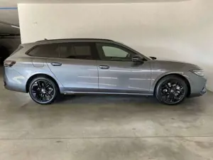 Volkswagen Passat R-Line 2.0 TDI DSG 4motion PANO+AHK Bild 3