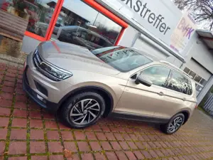 Volkswagen Tiguan 2.0 TDI AHZV / LED / HUD
