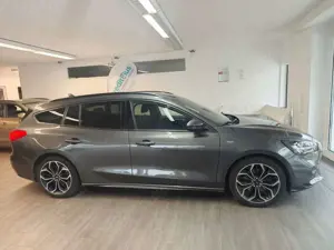 Ford Focus Turnier ST-Line Design+Tech Paket 2 Bild 4