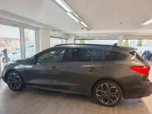 Ford Focus Turnier ST-Line Design+Tech Paket 2 Bild 3