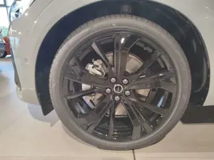 Volvo XC60 Plus Black Edition B5 AWD LFW NAVI RFK360° ACC AHK Bild 5