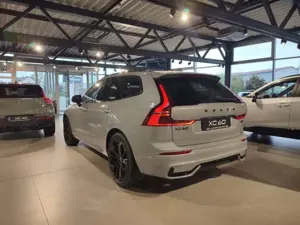 Volvo XC60 Plus Black Edition B5 AWD LFW NAVI RFK360° ACC AHK Bild 2