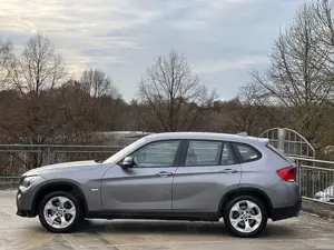 BMW X1 xDrive20d Scheckheftgepflegt Bild 2