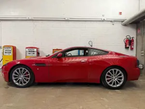 Aston Martin Vanquish Vanquish V12