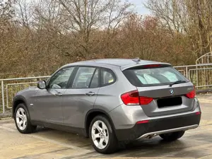 BMW X1 xDrive20d Scheckheftgepflegt Bild 3
