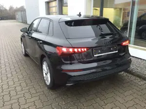 Audi A3 35 TFSI DSG Sportback advanced LED NAVI ACC APP Bild 3