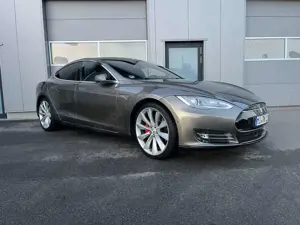 Tesla Model S Model S P90D Ludicrous +