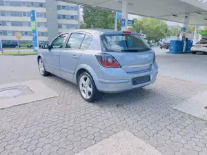 Opel Astra Astra Fließheck  5-Türer 1.6 Easytronic NAVI Bild 4