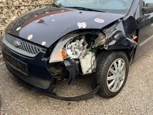 Ford Fiesta 1.3 Ambiente Unfall Bild 2