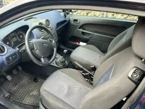 Ford Fiesta 1.3 Ambiente Unfall Bild 3