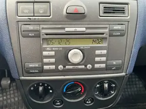 Ford Fiesta 1.3 Ambiente Unfall Bild 5