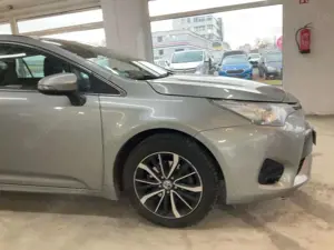 Toyota Avensis Touring Sports Team D Bild 3
