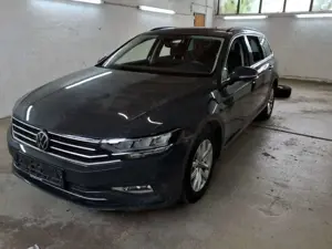 Volkswagen Passat Variant Business AHK Panorama LED