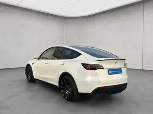 Tesla Model Y Performance Dual Motor AWD Bild 3