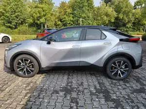 Toyota C-HR 2.0 Hybrid Teamplayer Finanzierung 1,99%* Bild 2