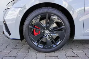 Skoda Octavia 2.0TSI Combi RS AHK Navi Matrix 330PS Bild 3