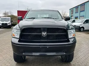 Dodge RAM 1500SLT QUAD CAB 4x4/MOTORSCHADEN-DREHT NOCH Bild 3