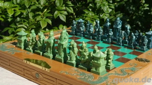 Smaragd der Könige   Asiatisches Schachspiel Unikat Schachfiguren Schachbrett aus Holz Chess 