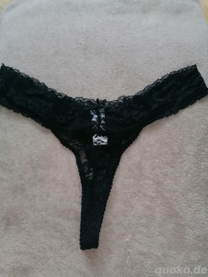 Verschiedene Damenslip mit spitze