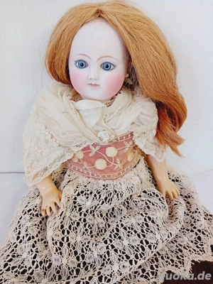Sehr alte Puppe aus Biskuitporzellan und Verbundkörper