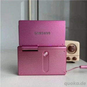 Samsung MV800 Compact Digital Camera, Flip-Out Touchscreen, Vlog, 16 MP