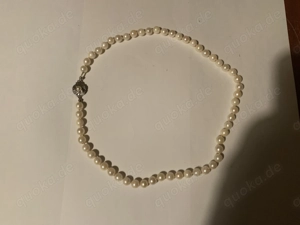 Modeschmuck Perlenketten und Ringe