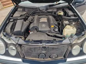 Mercedes-Benz E 240 Bild 5