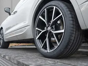 Volkswagen Touareg R-Line BlackStyle Pano SechuraBeige 22" Bild 5