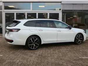 Volkswagen Passat R-Line 2.0 TDI DSG AHK SIGNATURE HUD DCC Bild 4