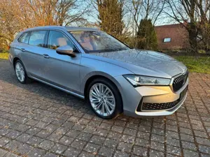 Skoda Superb Combi 2.0 TDI 142kW 4x4  LEDER AHK STHZ MATRIX