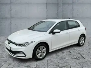 Volkswagen Golf VIII 1.5 TSI LIFE LED+ACC+AHK+NAVI+SHZ+RFK Bild 2