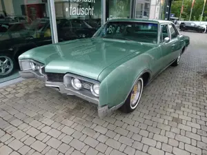 Oldsmobile Delta 88 4-door Sedan Bild 3
