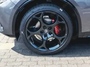 Alfa Romeo Stelvio 2.0 16V Turbo AT8-Q4 Veloce VOLL! Bild 5