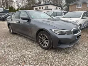 BMW 320 i Advantage *LEDER/STHZ/DISPLAY-KEY*