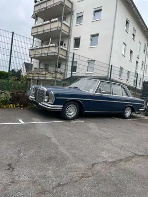 Mercedes-Benz S 280 Zum Verkauf steht ein Mercedes-Benz 280 S aus dem