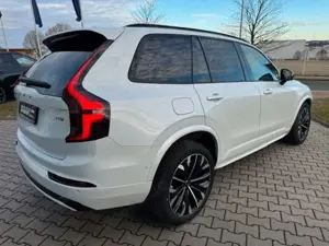 Volvo XC90 T8 AWD Plug-in Hybrid Plus Dark Bild 2