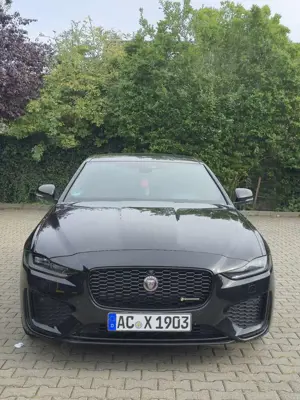 Jaguar XE R-Dynamic Black