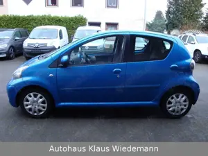 Toyota Others Aygo (X) 1,0-l-VVT-i CoolBlue - 1.Hd./49 TKM Bild 2