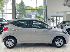 Hyundai i10 i10 1.0 AUTOMATIK|KAMERA|KLIMA|NAVI|5.J-GARANTIE Bild 2