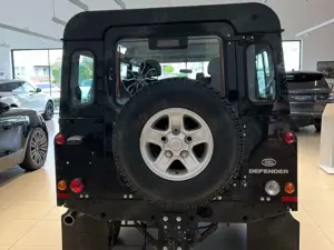 Land Rover Defender 110 E Station Wagon Neuwertig Bild 4