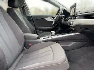 Audi A4 Avant 40 TFSI S line Autom./LED/Navi/SHZ Bild 3