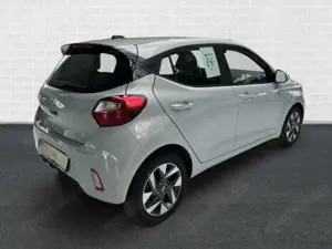 Hyundai i10 FACELIFT TREND AT+NAVI+RÜCKFAHRKAMERA+SITZ-/LENKRA Bild 2