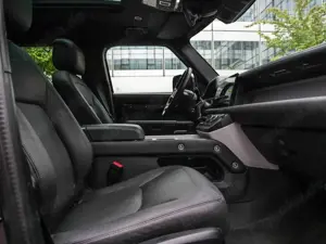 Land Rover Defender 110 X-Dynamic HSE Bild 4